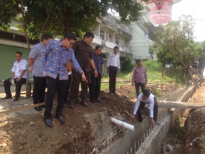 Dewan saat sidak pengerjaan drainase beberapa waktu lalu